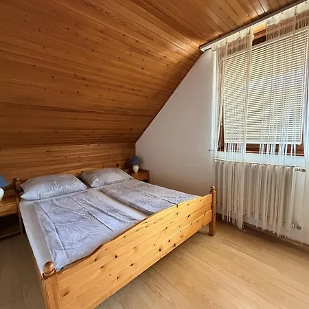 Apartament Ilona Apartmanhazak *